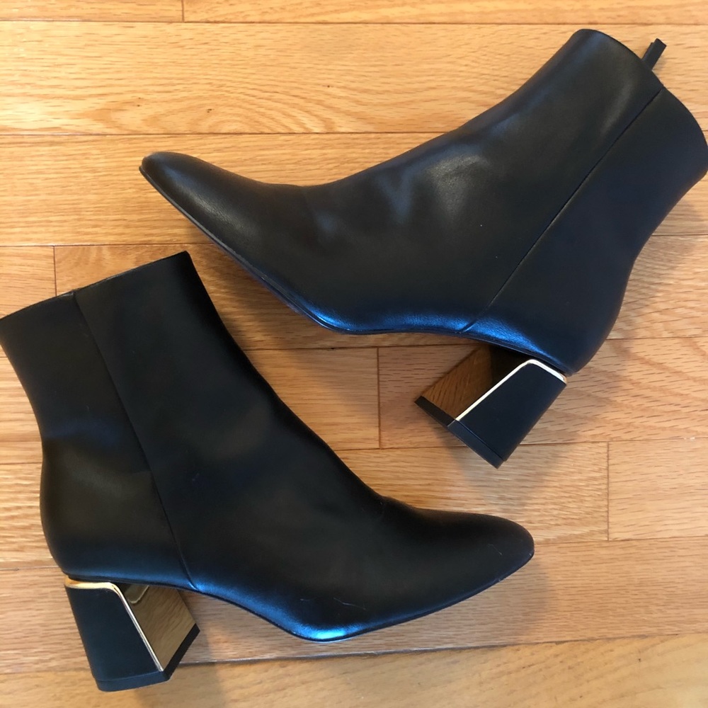 ZARA | NWT! BLACK, GOLD ACCENT BOOTIES